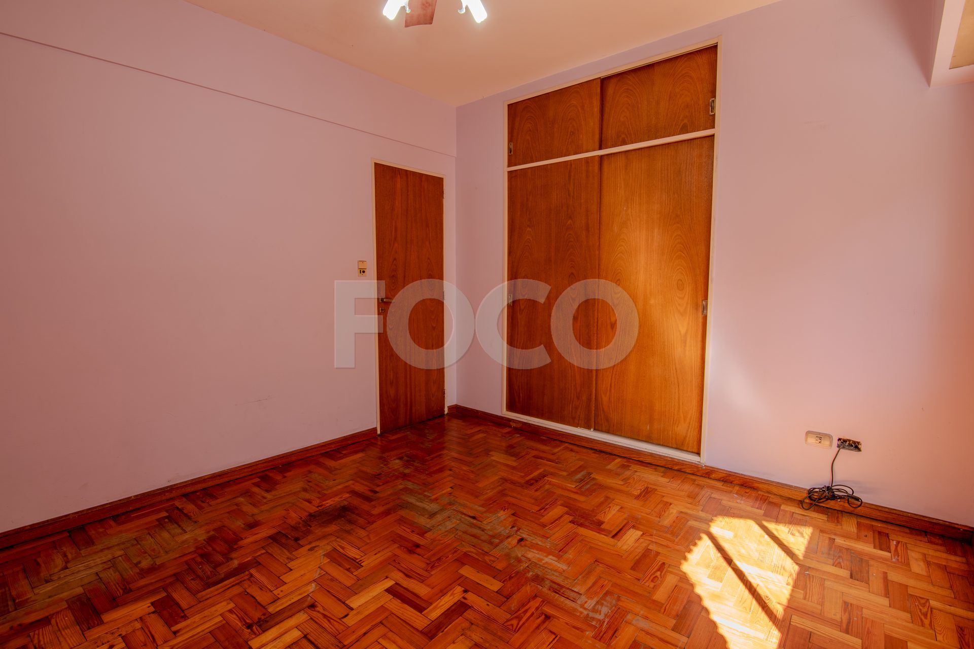 Dormitorio con placard